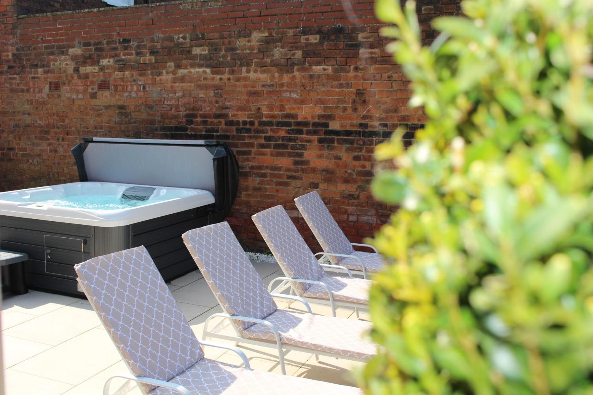 Our House Collective - Luxury Stay In Lincoln City Centre, Hot Tub, Sleeps 16 Exterior photo