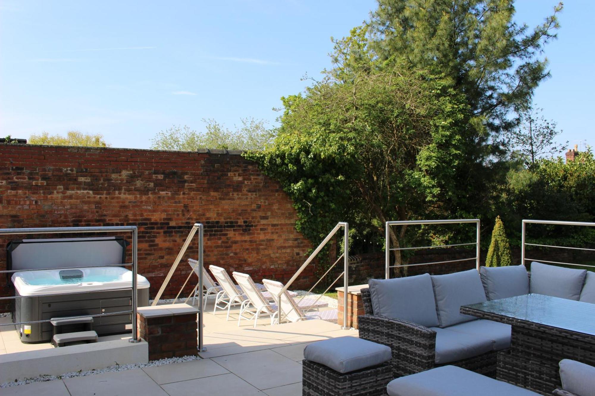 Our House Collective - Luxury Stay In Lincoln City Centre, Hot Tub, Sleeps 16 Exterior photo